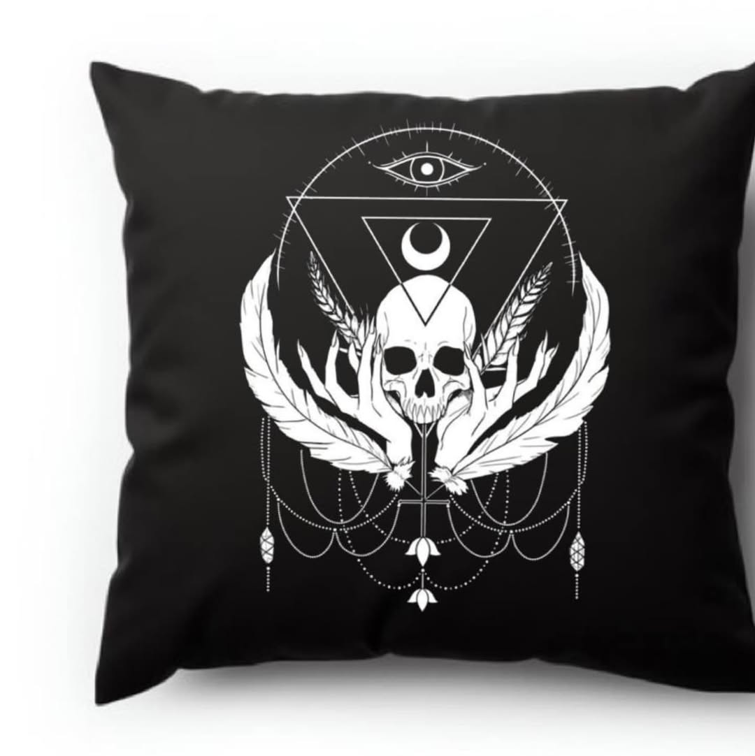 Подушка Hands&Skull