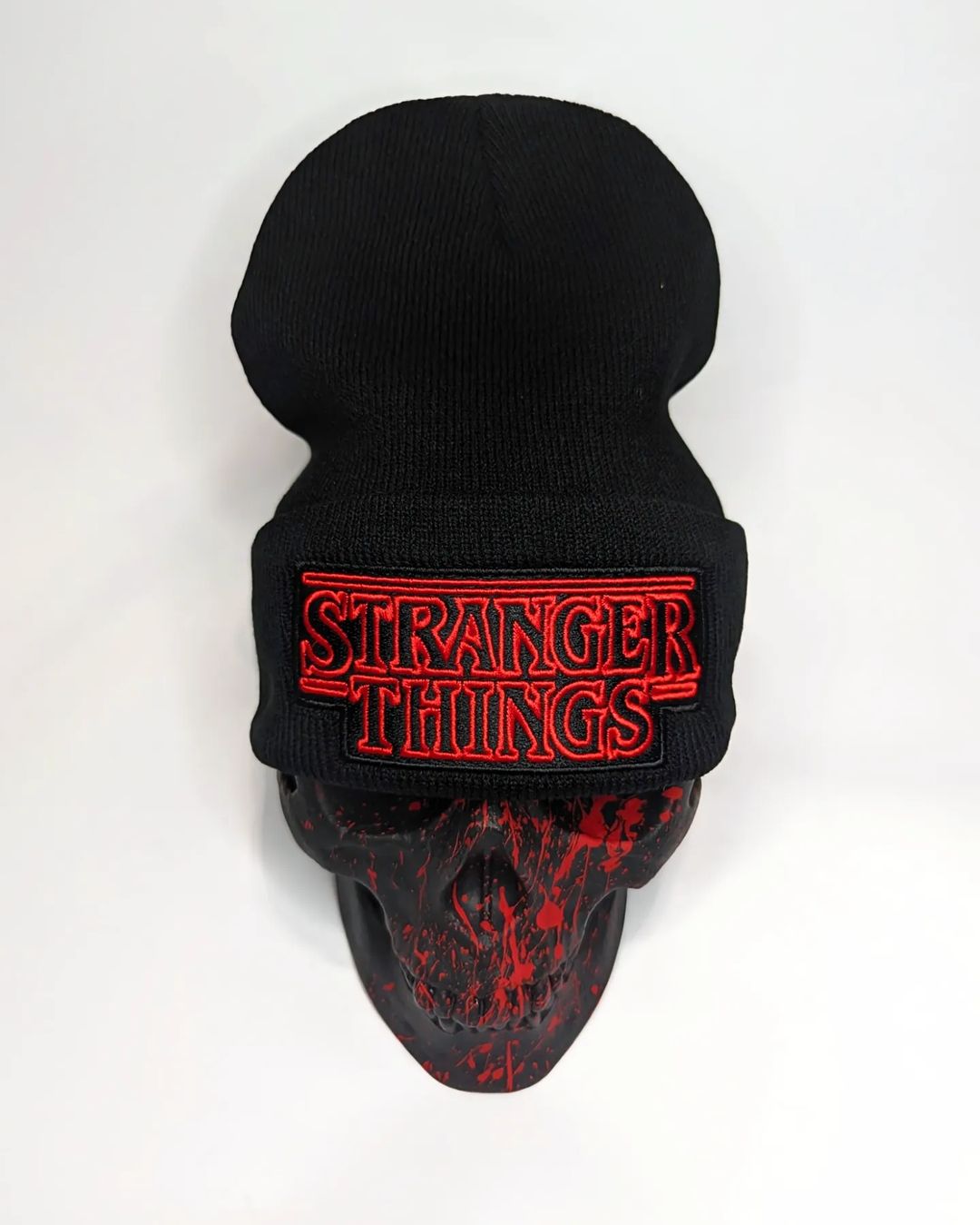 Шапка Stranger Things