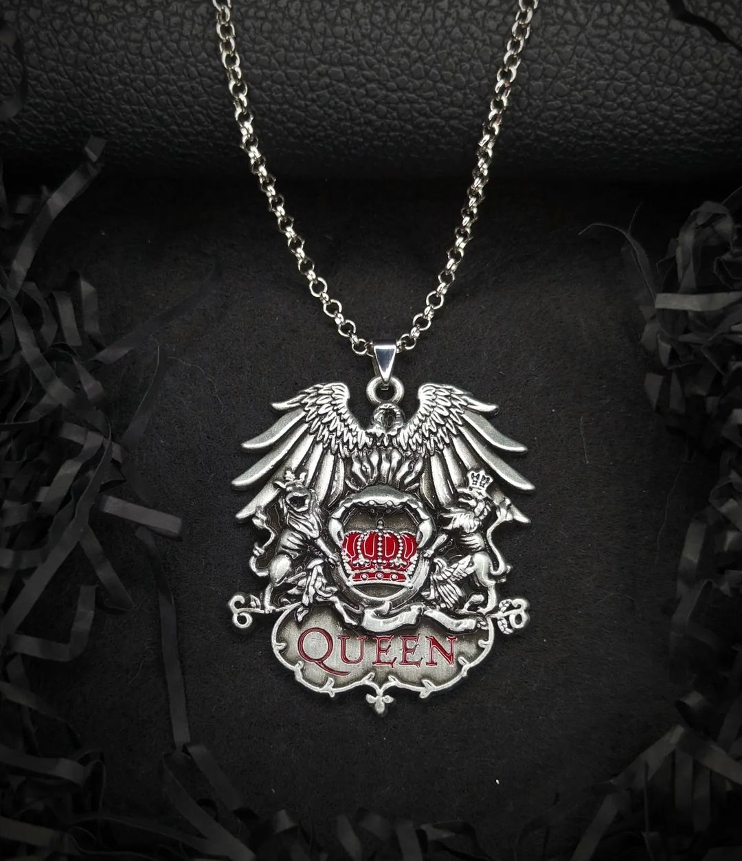 Кулон Queen